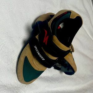 Specialized Mountain Bike Shoes Mens Size 47. Gently used. Tan suede with green.